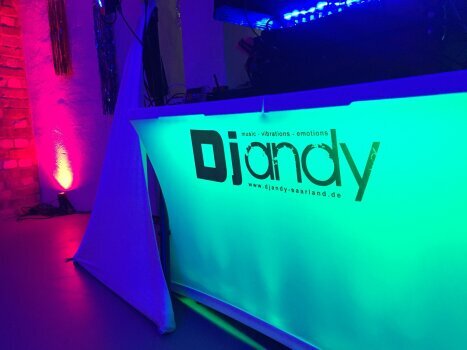 Stimmungsvolles Ambientelicht von DJ Andy Saarland für Events und Feiern